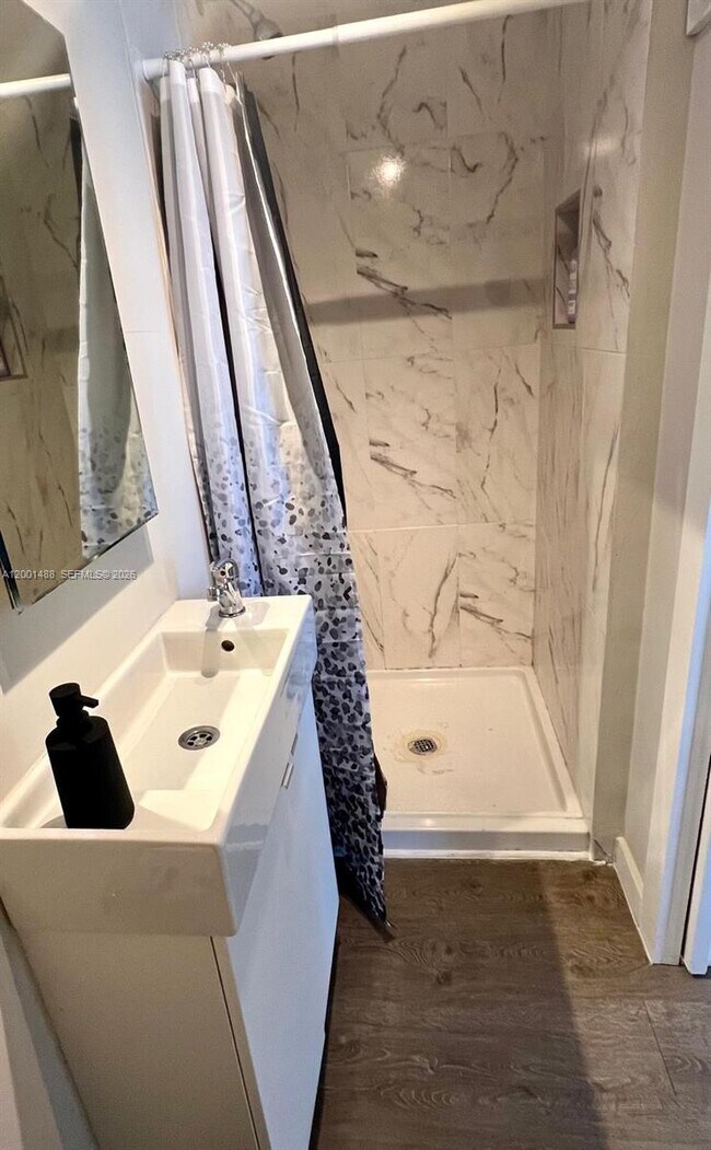 Building Photo - 2932 NW 16th Ave