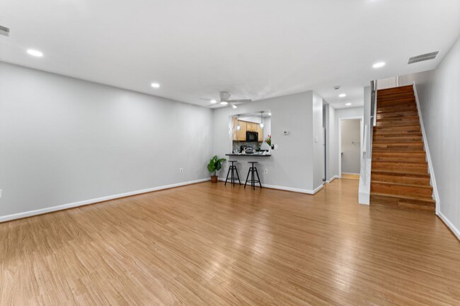 Building Photo - 1824 Bronzegate Blvd