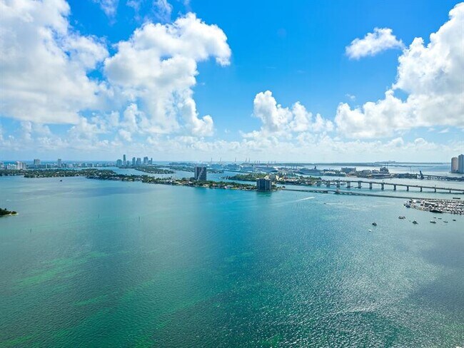 Building Photo - 700 NE 24th St