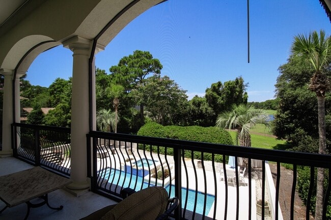 Building Photo - 2940 Pine Valley Dr
