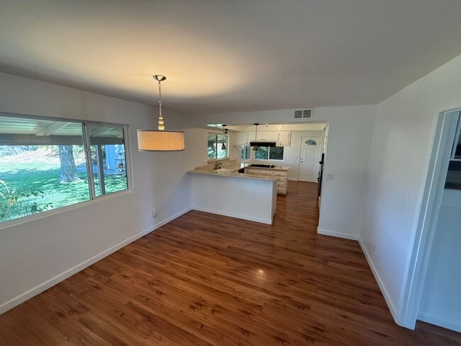 Building Photo - 4 Bedroom Home for Rent in Santa Clarita!
