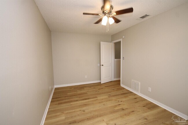 Building Photo - 2028 Cambridge Cir