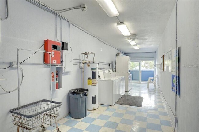 Building Photo - 350 79th Ave N