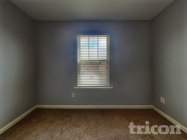 Building Photo - 500 Kirkland Dr