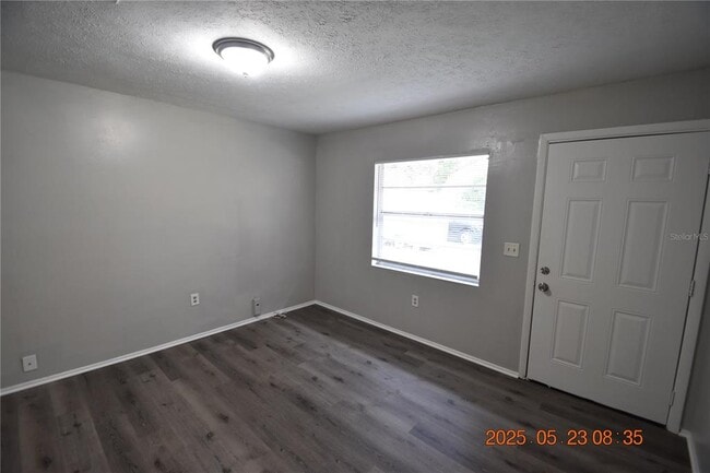 Building Photo - 10405 N Arden Ave