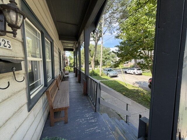 Building Photo - 1623 E Webster Pl