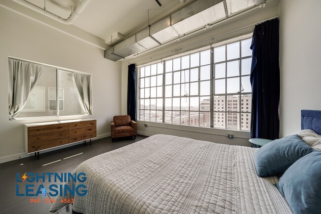 Building Photo - 939 S Broadway-1008