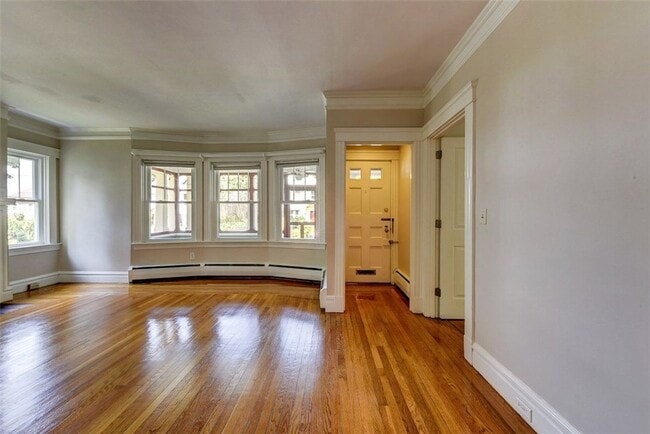 Building Photo - ****Pawtucket/Oakhill - Three Bed Single F...