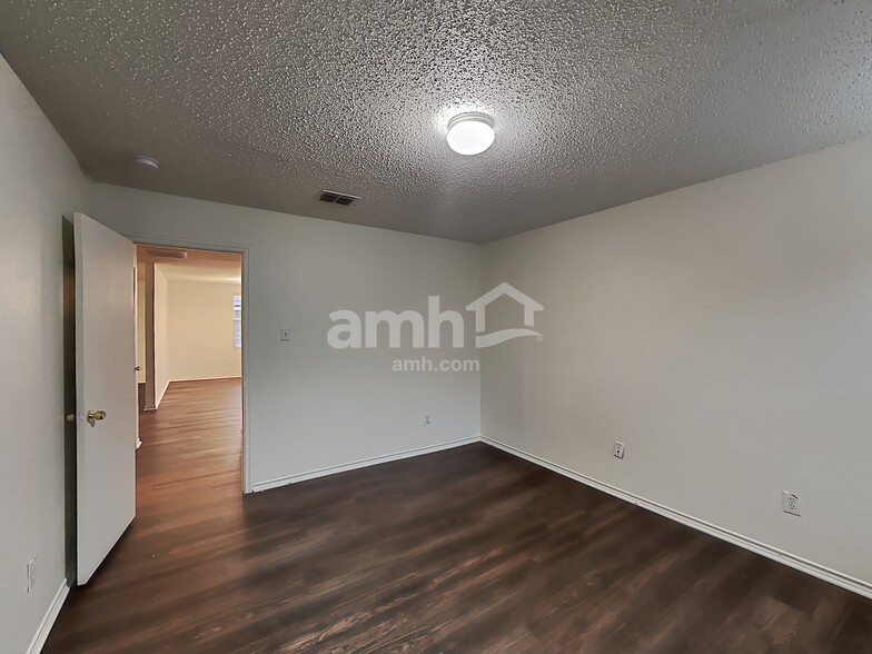 Building Photo - 16656 Jasmine Springs Dr