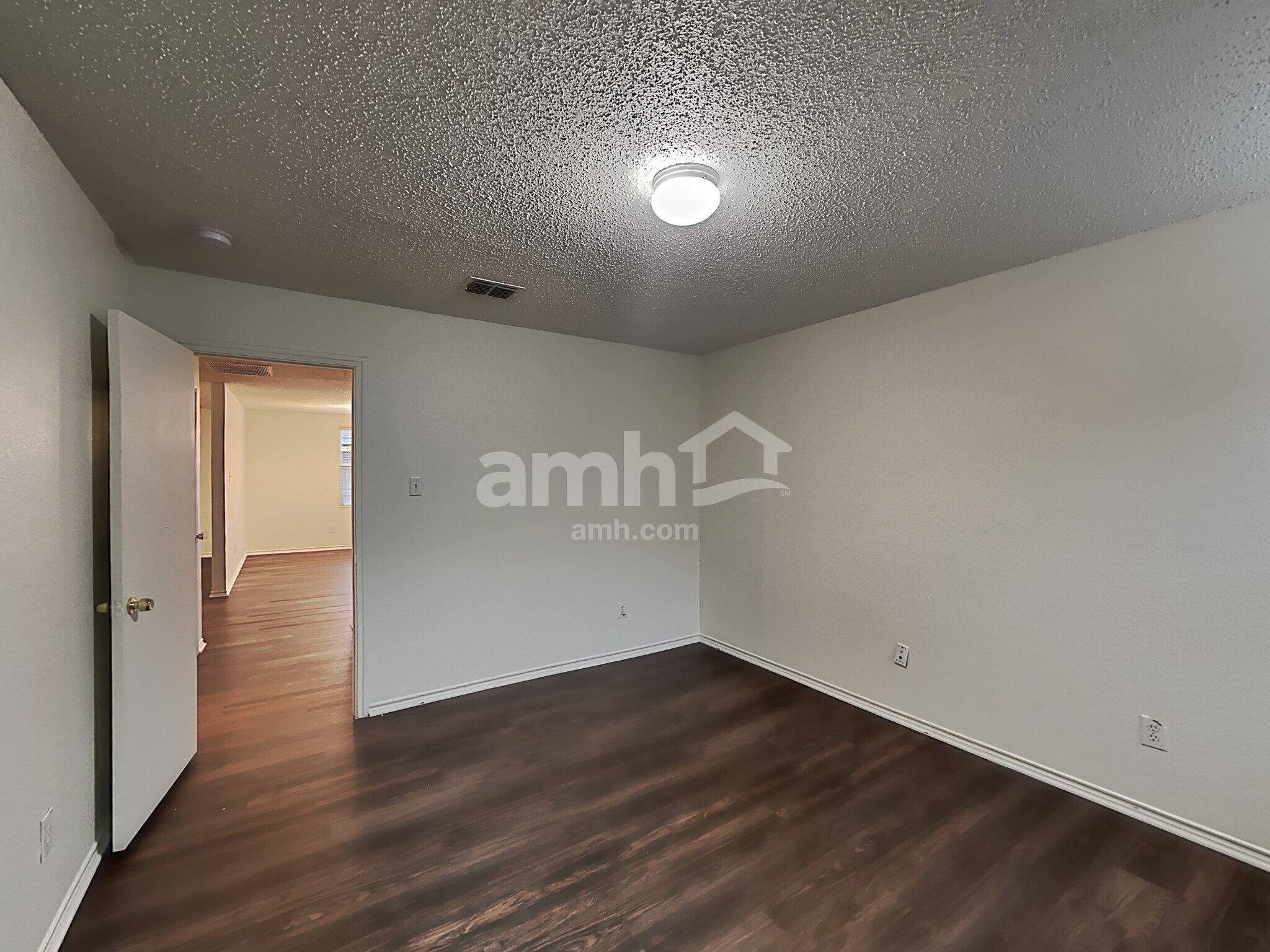 Building Photo - 16656 Jasmine Springs Dr