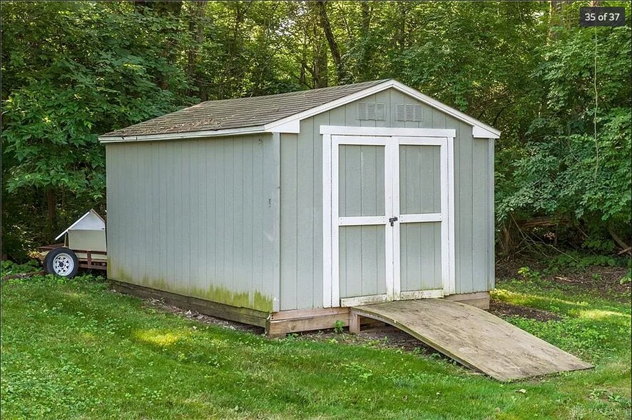 Building Photo - 1086 Meadow Dr