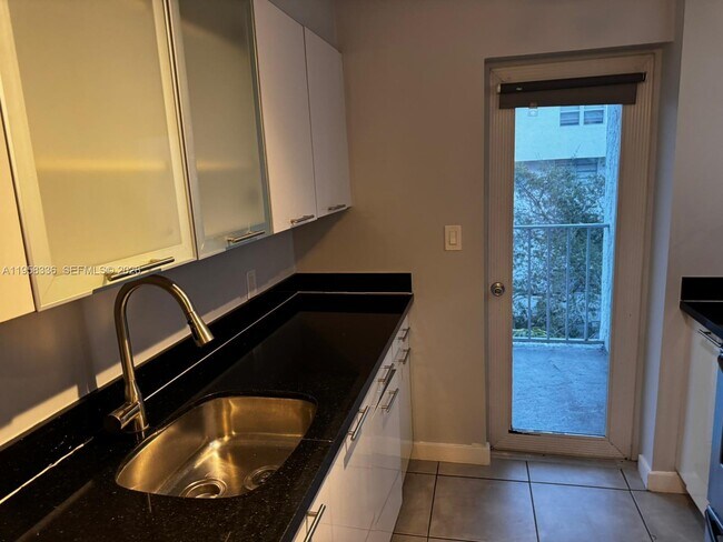 Building Photo - 650 NE 64th St