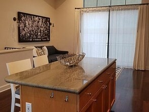 Building Photo - 789 E Santa Clara St