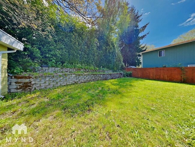 Building Photo - 904 Ferndale Cir NE