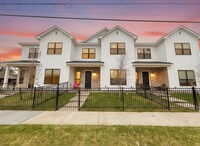 Building Photo - 201 Fairway Dr