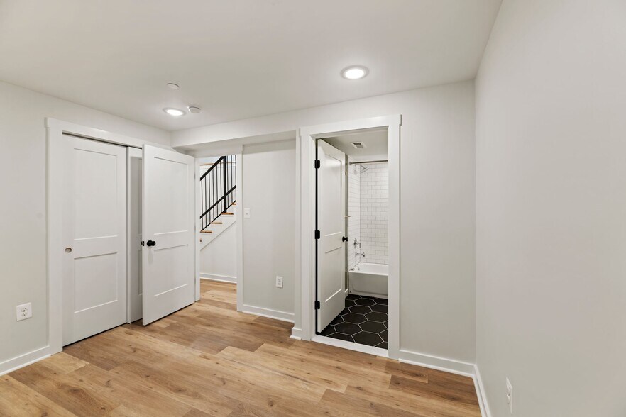 Building Photo - 423 Quincy St NW