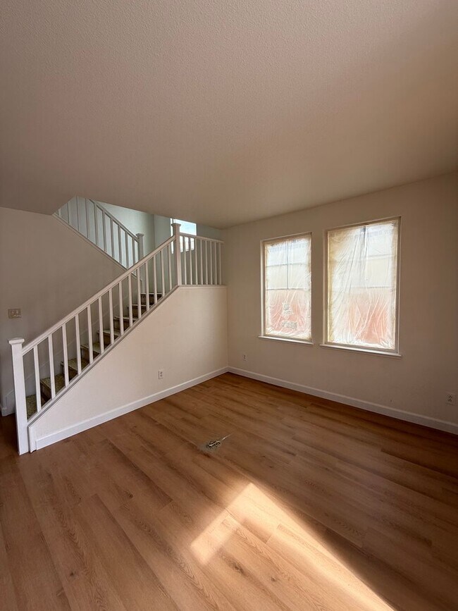 Building Photo - Paradise Valley