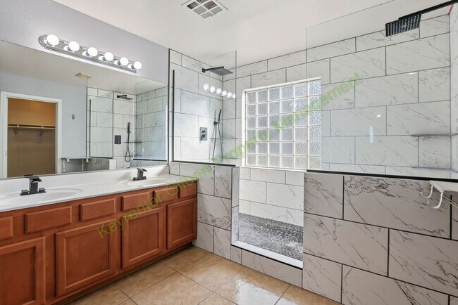 Building Photo - Corner Lot Gilbert Home with Modern Comforts in a Prime Location