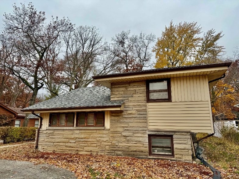 Building Photo - 18104 Paxton Ave