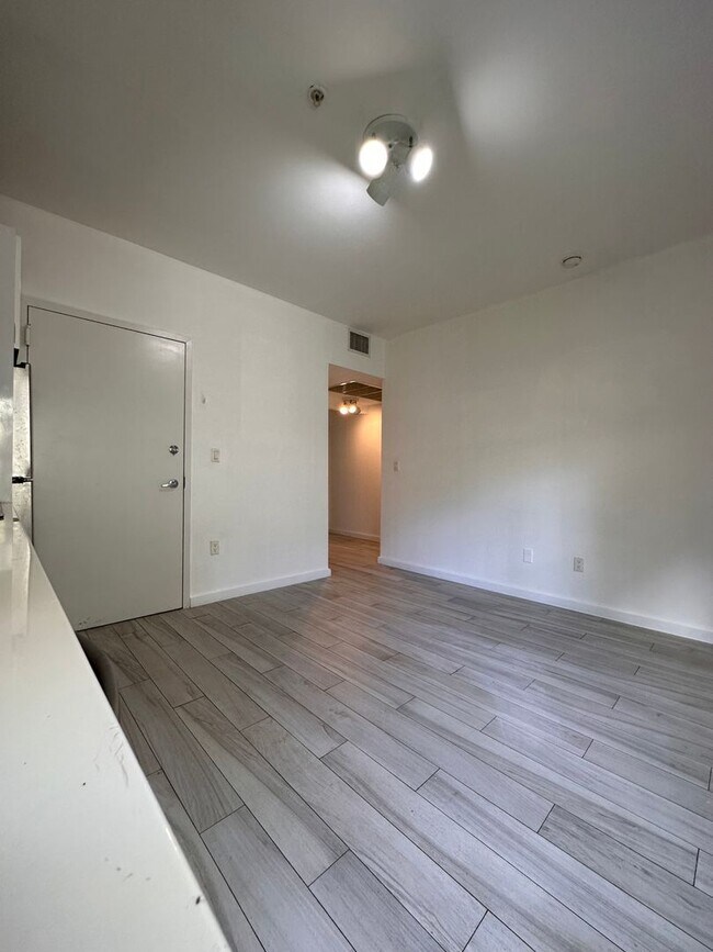Building Photo - BRAND NEW 1BD APT IN THE HEART OF ART DECO