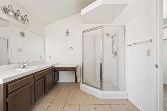 Building Photo - Charming home located in Clovis Unified School District!