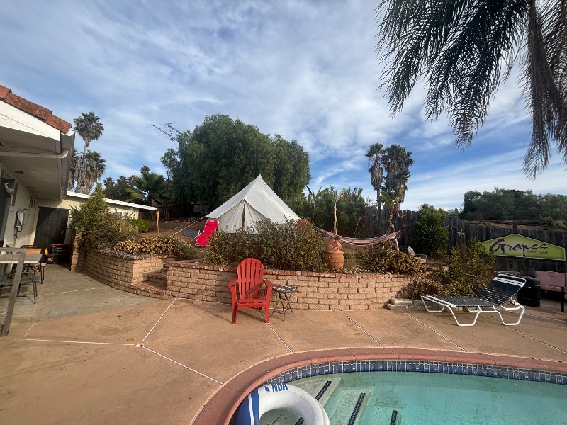 Building Photo - 315 Osborne St