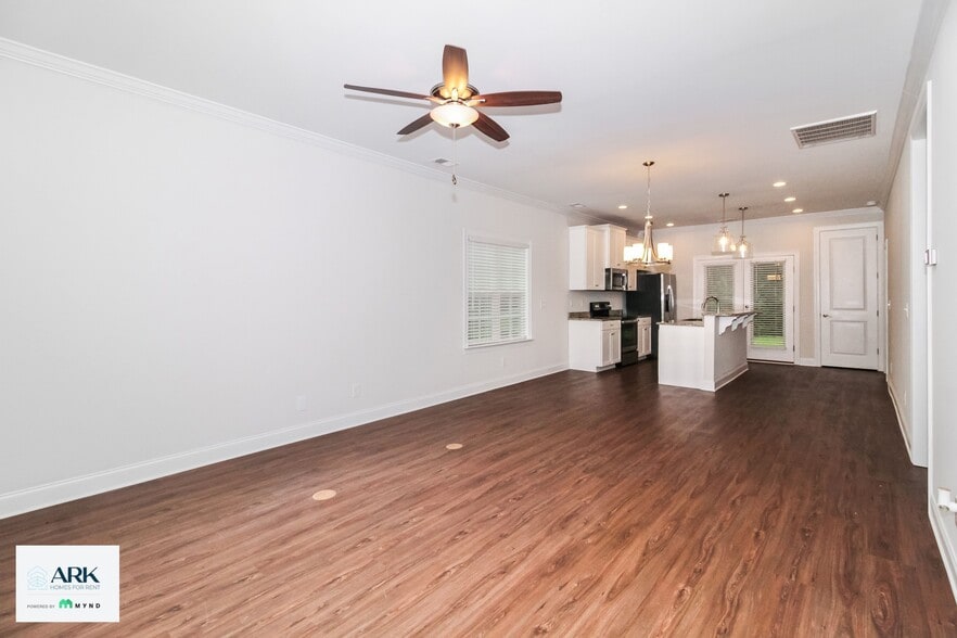 Building Photo - 203 Highlands Glen