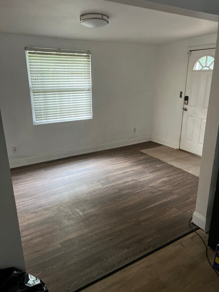 Building Photo - 2701 Hartford Dr