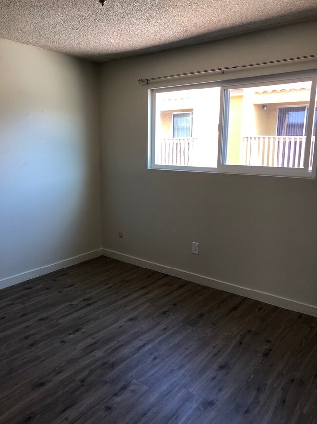 Building Photo - 333 Roosevelt St