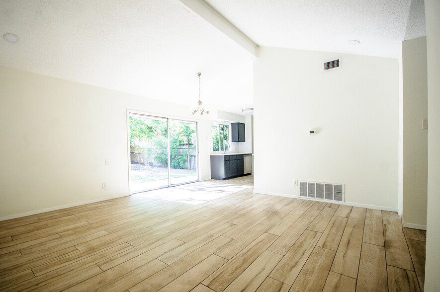 Building Photo - 6208 Glen Meadow Dr