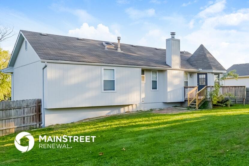 Building Photo - 713 SW Nelson Dr