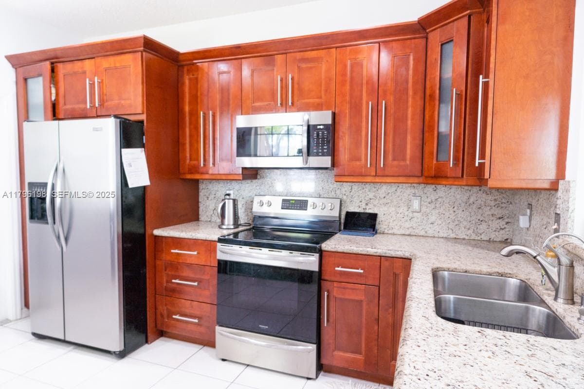 Building Photo - 1999 Madeira Dr