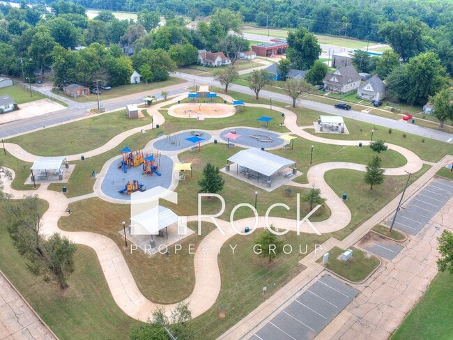 Building Photo - Updated Cozy 2 Bed 1 Bath Home in Guthrie ...