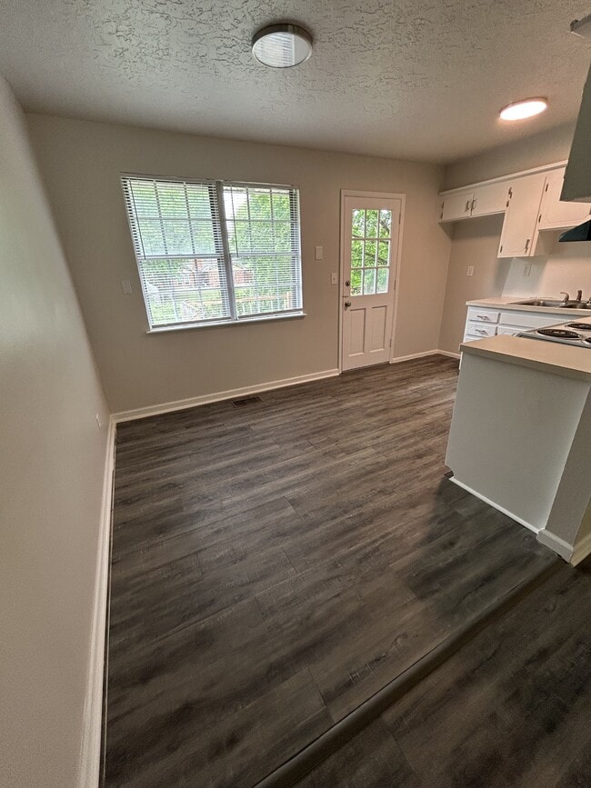 Building Photo - 1623 Denison Dr