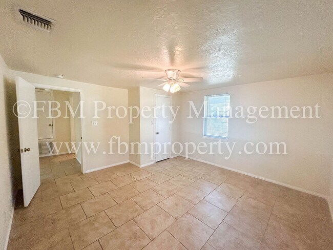 Building Photo - 105 Sunset Cir