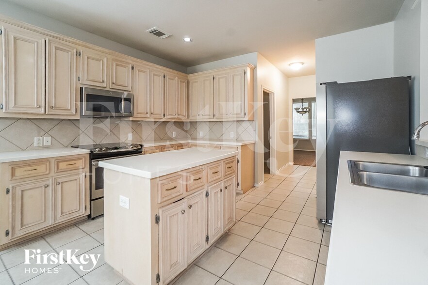 Building Photo - 11511 Maple Falls Dr