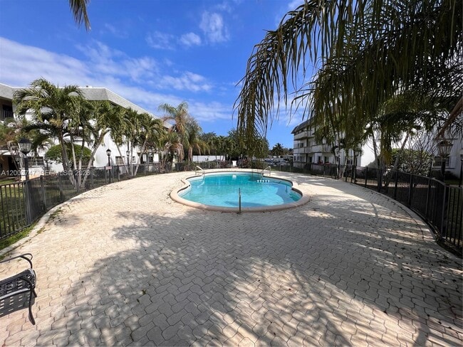 Building Photo - 15221 NE 6th Ave