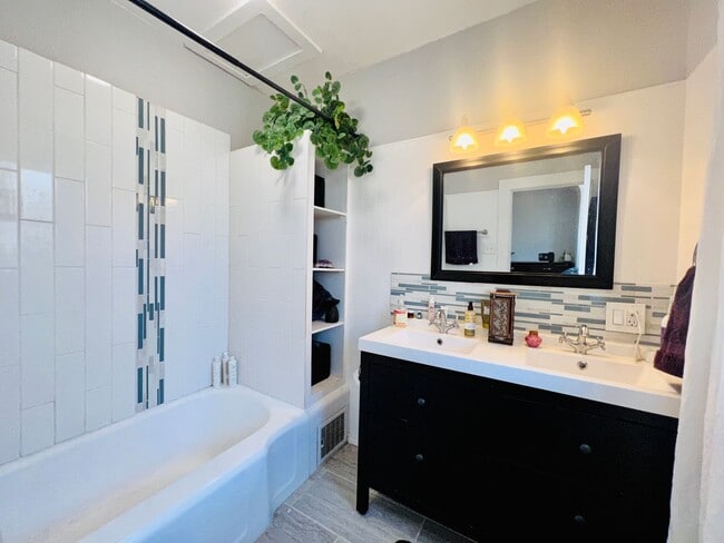 Building Photo - $0 DEPOSIT OPTION, CHARMING 3 BED 2 BATH TRADITIONAL BRICK HOME!! HUGE YARD, DETACHED GARAGE, COM...