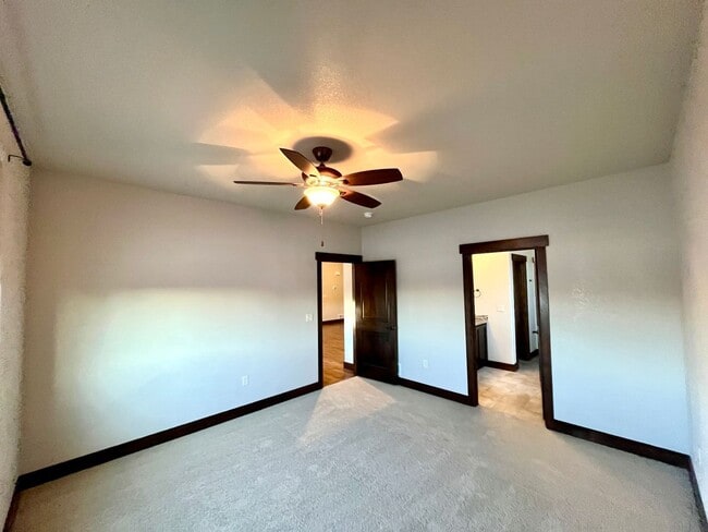 Building Photo - 622 Vermilion Peak Dr