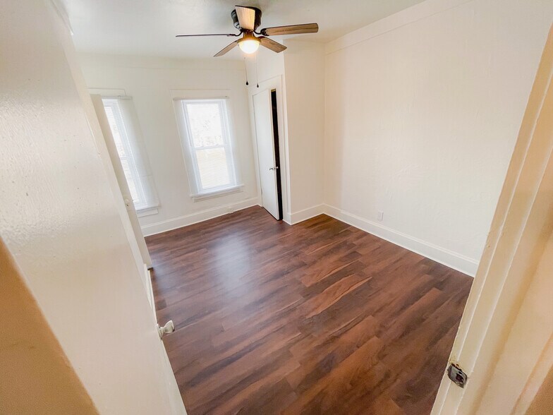 Building Photo - 713 20th St