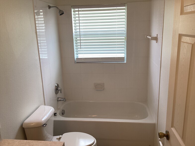 Building Photo - 1424 Mistflower Ln