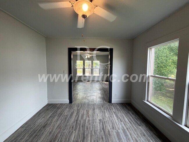 Building Photo - 327-2 Robinson-