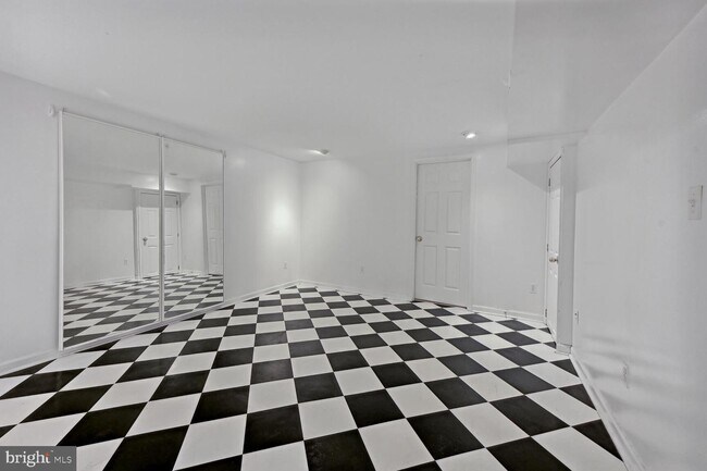 Building Photo - 720 Beacon Hill Terrace