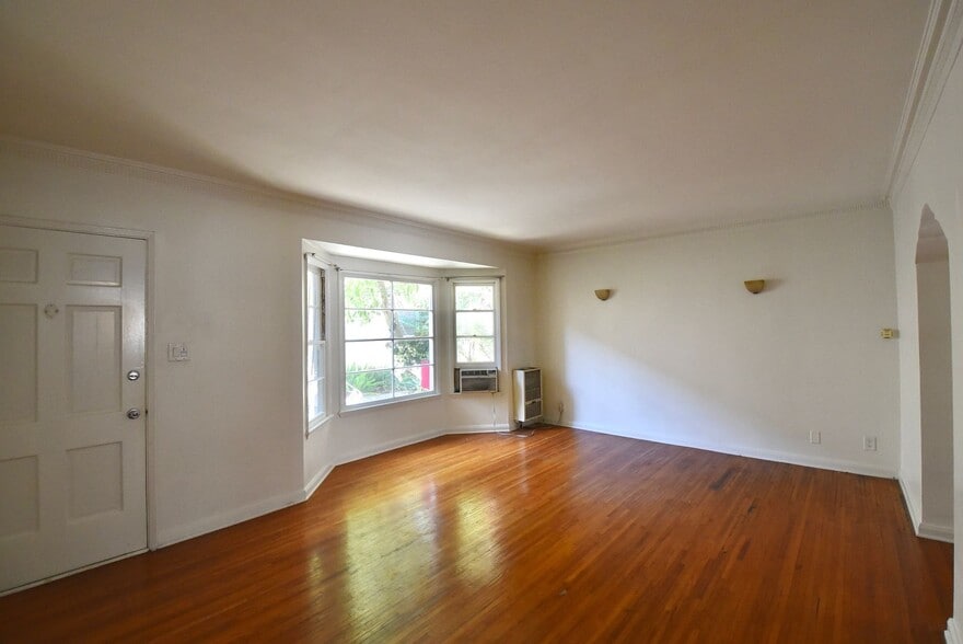 Building Photo - 4224 Los Feliz Blvd