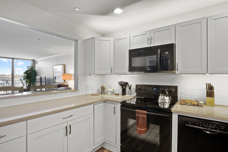 Building Photo - 3000 Farnam St