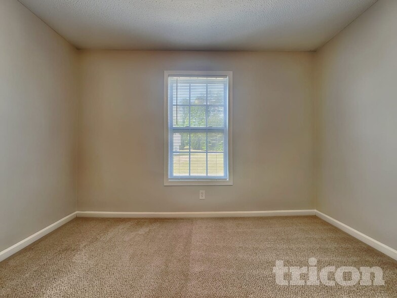 Building Photo - 5739 Newnan Cir