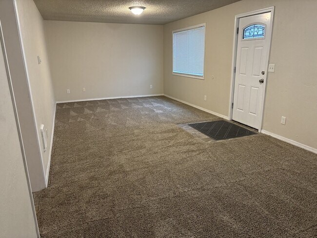 Building Photo - 334 S 3rd St