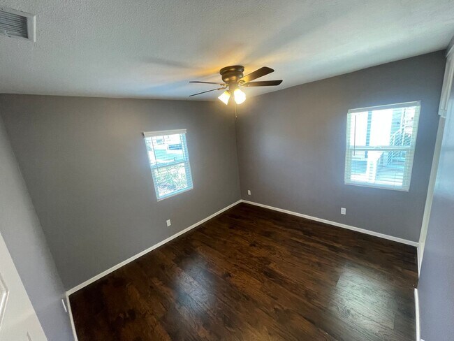 Building Photo - Charming 2-Bedroom Home with Private Yard ...