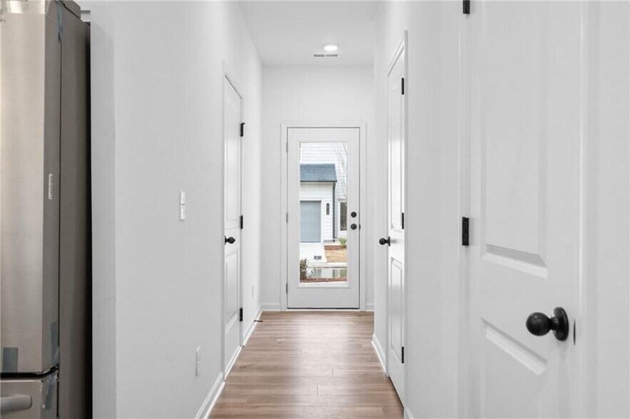 Building Photo - 1637 Winpost Ln NW