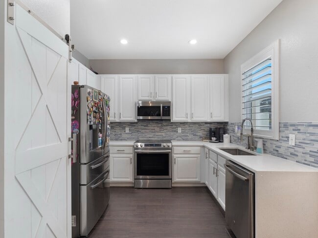 Building Photo - 10893 Bitternut Hickory Ln